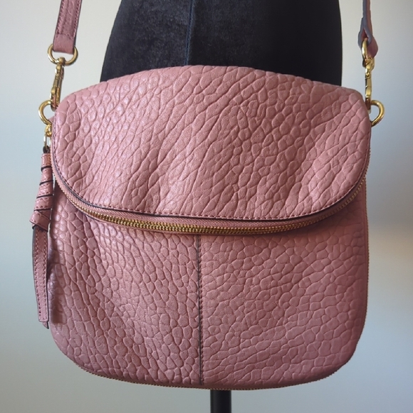 Vince Camuto Handbags - Vince Camuto Pink Textured Crossbody Bag